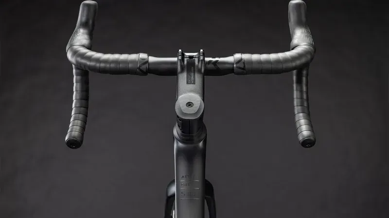 Cube Attain C:62 SLT Road Bike 2026 Carbon/Coal Chrome-3