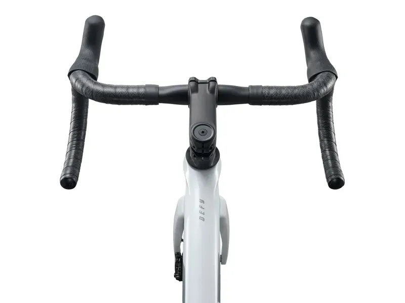 Giant Defy Advanced 2 Carbon Road Bike 2027 Pearl White-5