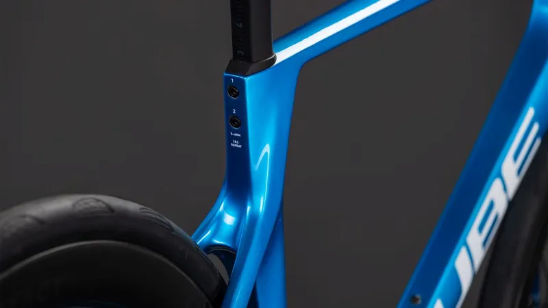 Cube Agree C:62 EX TopasBlue/White 2026 Road Bike-3