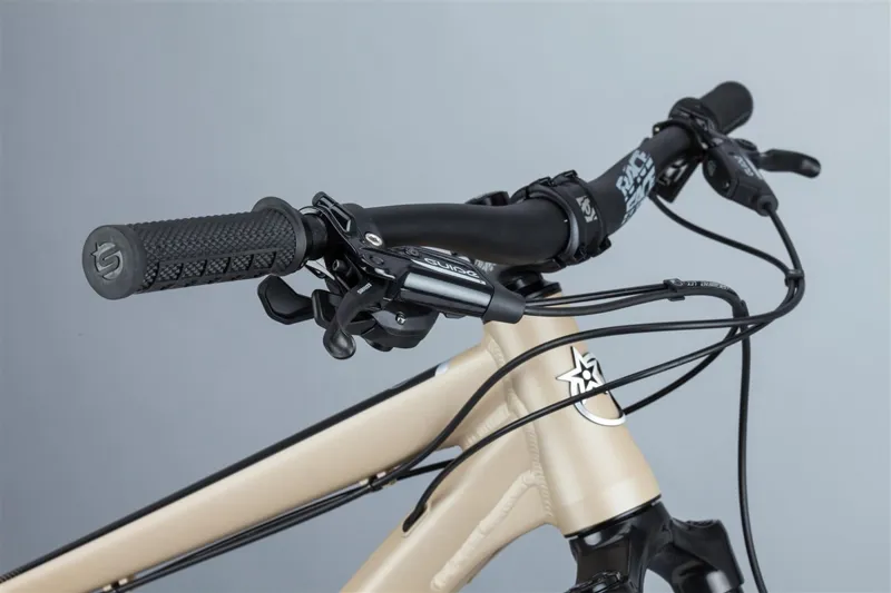 Orange Crush Pro 27.5 Hardtail Mountain Bike Matt Sandy Playa-5