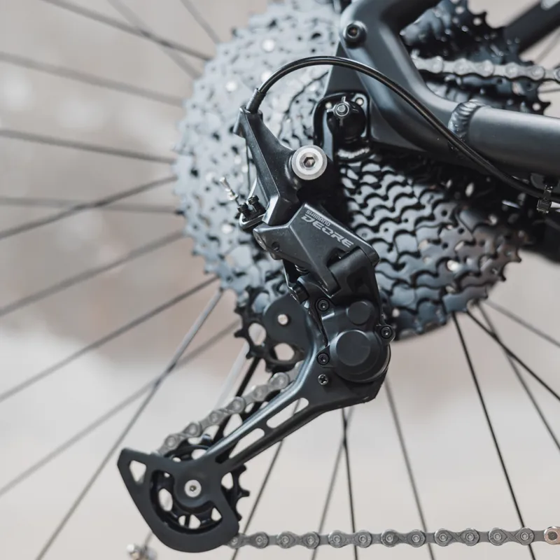 Cube Touring Hybrid Pro 625 Trapeze Frame Electric Hybrid Bike 2024 Black/Metal-5