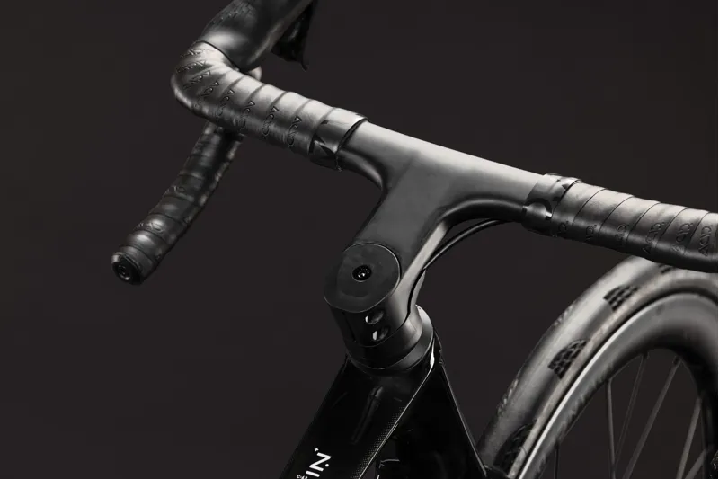 Cube Attain C:62 SLT Road Bike 2027 Carbon/White-3