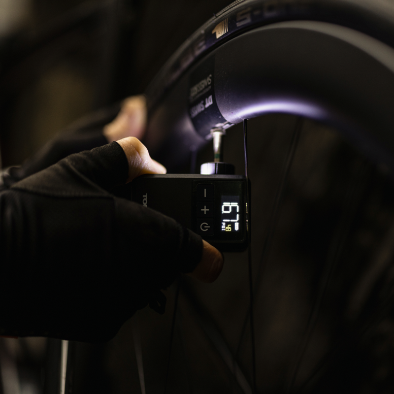 Topeak E-Booster Digital Mini Pump-5