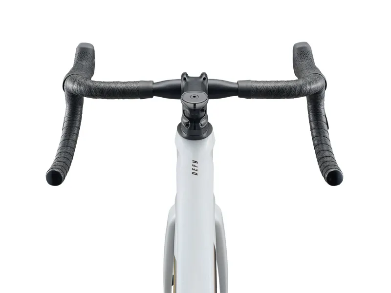 Giant Defy Advanced Pro 1 Carbon Road Bike 2026 White-7