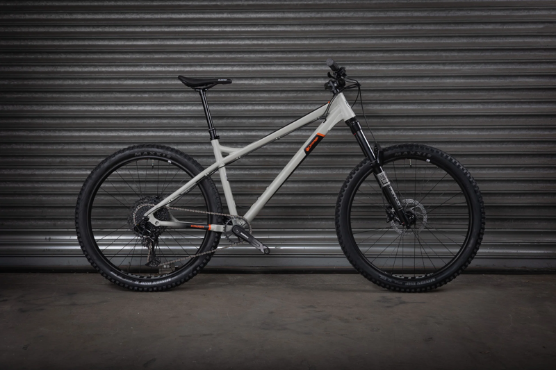 Orange Crush Comp 27.5 Hardcore Hardtail Mountain Bike Smoke White-2