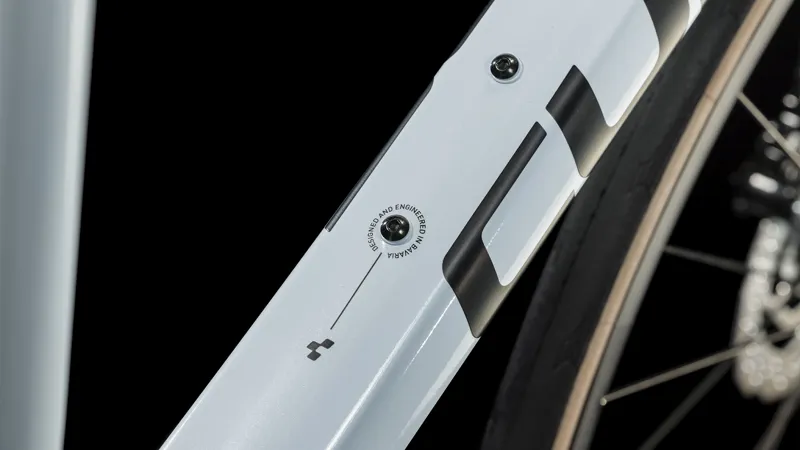 Cube Attain GTC Race Flash White/Black 2024 Carbon Road Bike-2