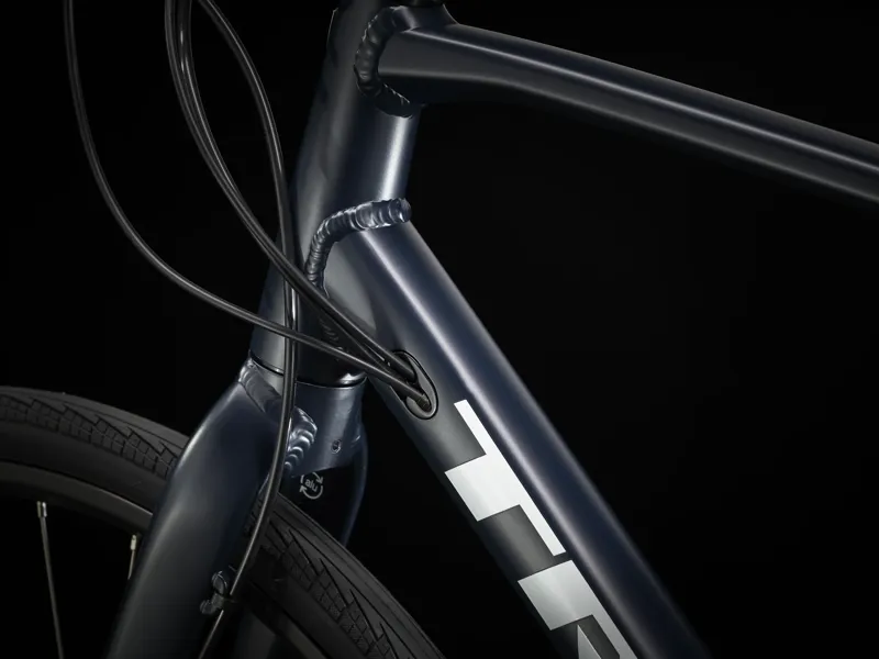 Trek FX 2 Disc Gen 3 Hybrid City Bike Satin Nautical Navy-10