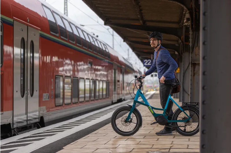 Cube Compact Sport Hybrid 500 Electric Hybrid Bike Black/Polar Silver-3