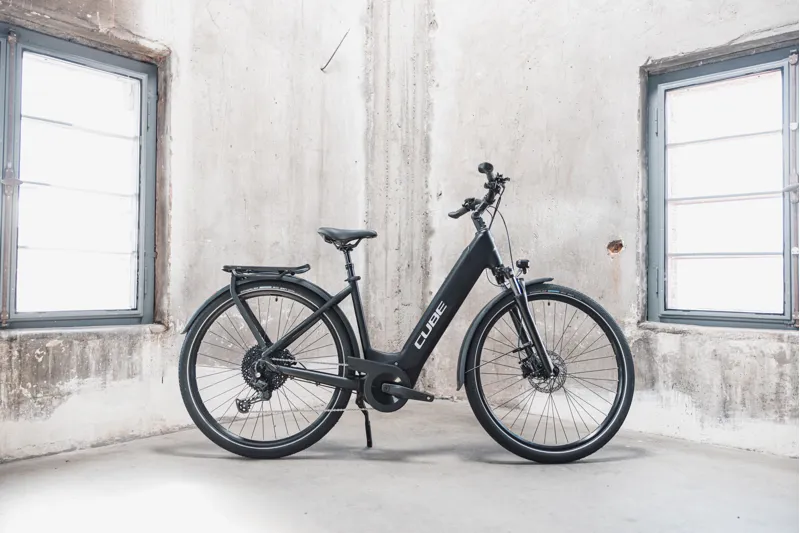 Cube Touring Hybrid Pro 625 Easy Entry Electric Bike 2024 Black/Metal-2