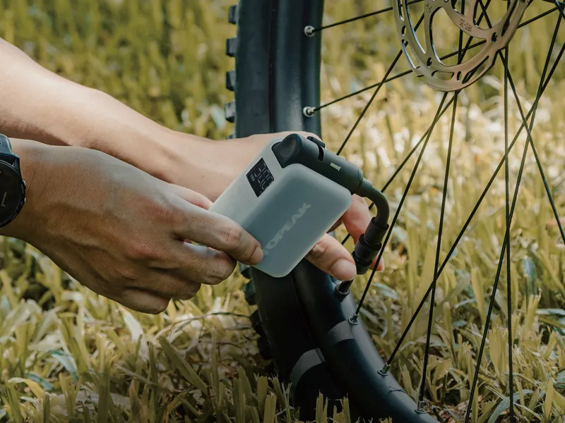 Topeak E-Booster Digital Pocket Pump-4