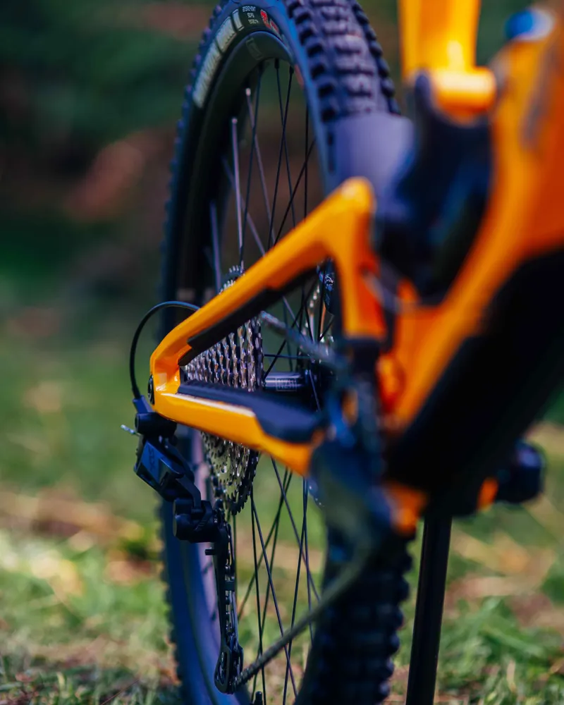 Nukeproof Giga 290 Carbon Elite Enduro Mountain Bike 2022 Factory Yellow-9