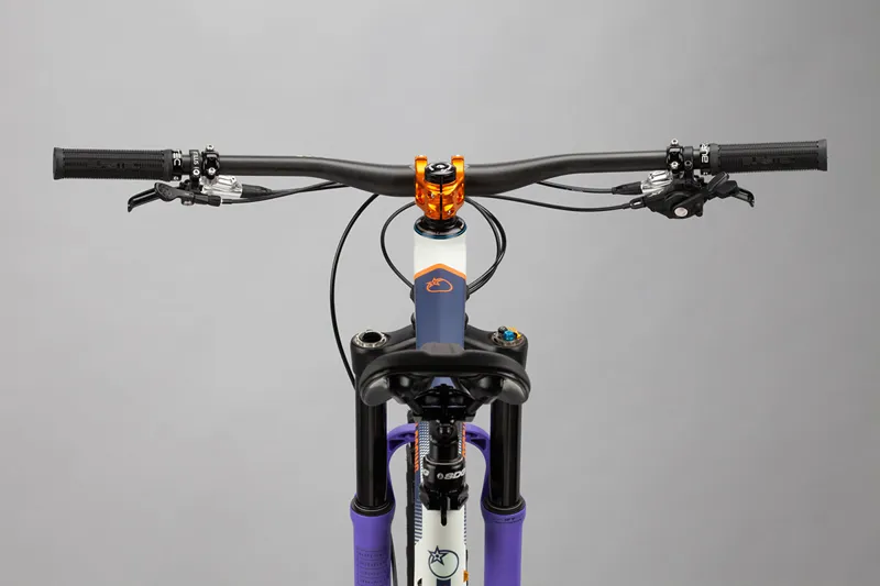 Orange Switch 6 Evo Team Enduro Mountain Bike 2022 Matt Smoke White-5