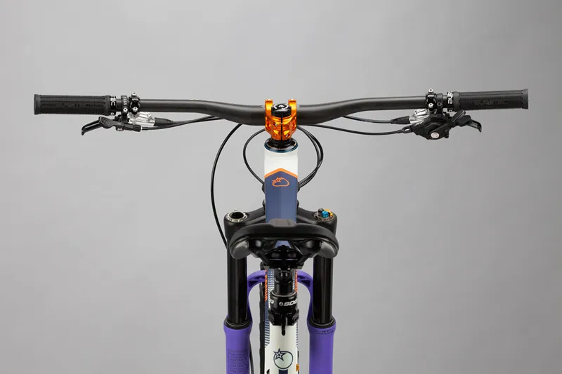 Orange Stage 6 Evo Team Enduro Mountain Bike 2022 Matt Smoke White-2