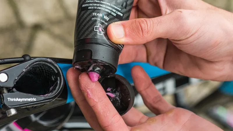 Muc-Off Carbon Gripper 75g-1