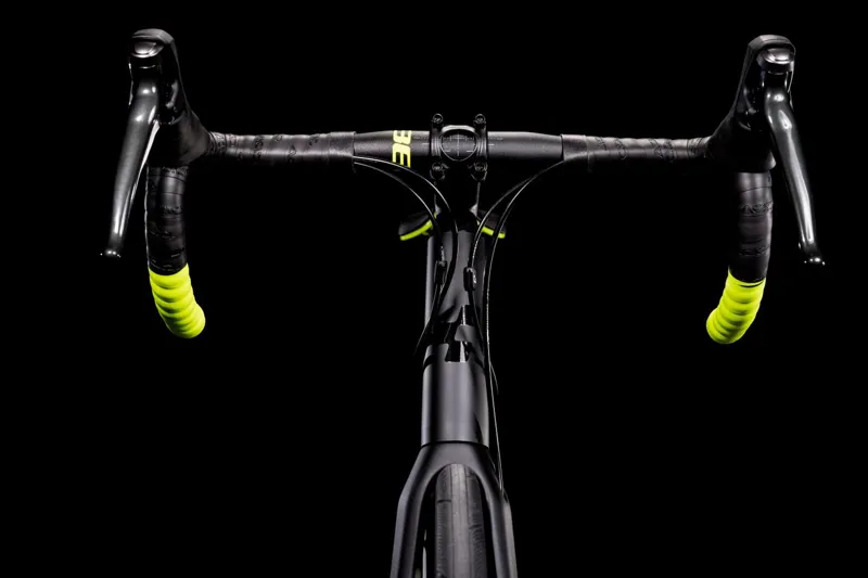 Cube Attain Race Road Bike 2022 Black/White-2