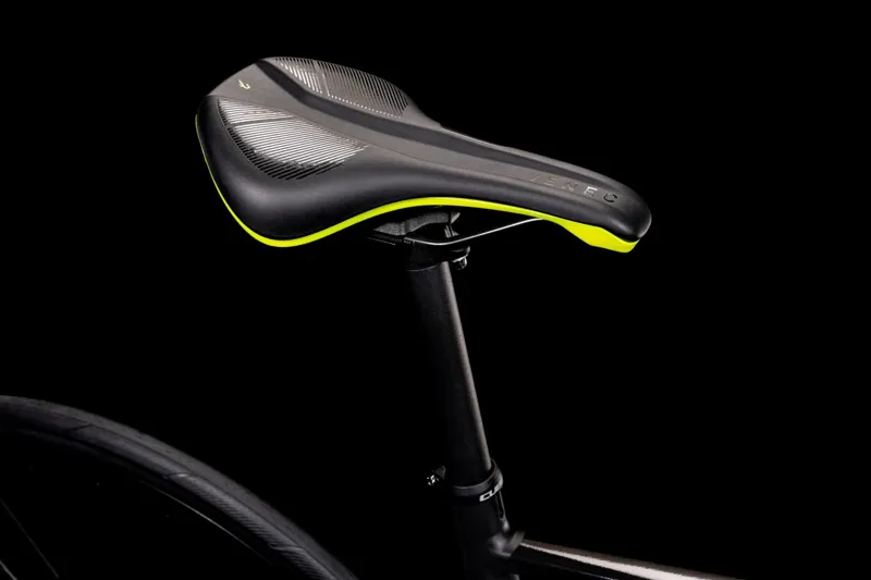 Cube Attain Race Road Bike 2022 Black/White-1