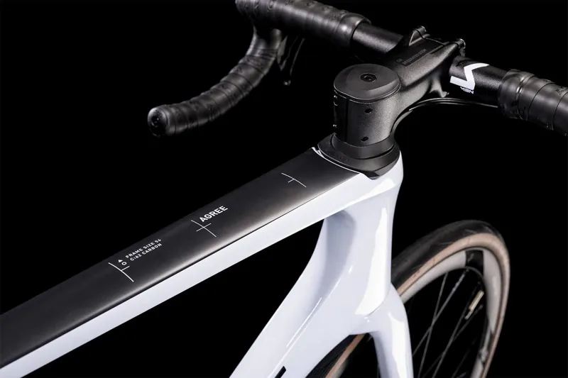 Cube Agree C:62 Road Bike 2022 Flash White/Carbon-1