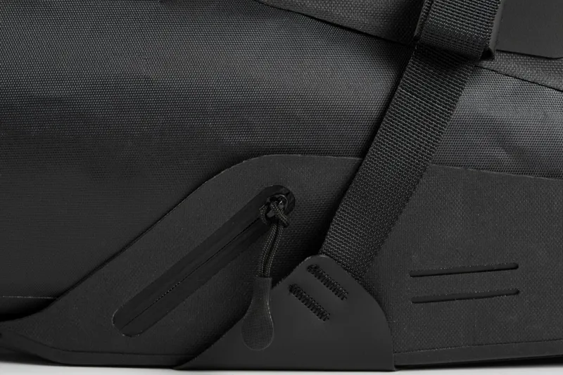 Acid Pack Pro 11 Saddle Bag Black-5